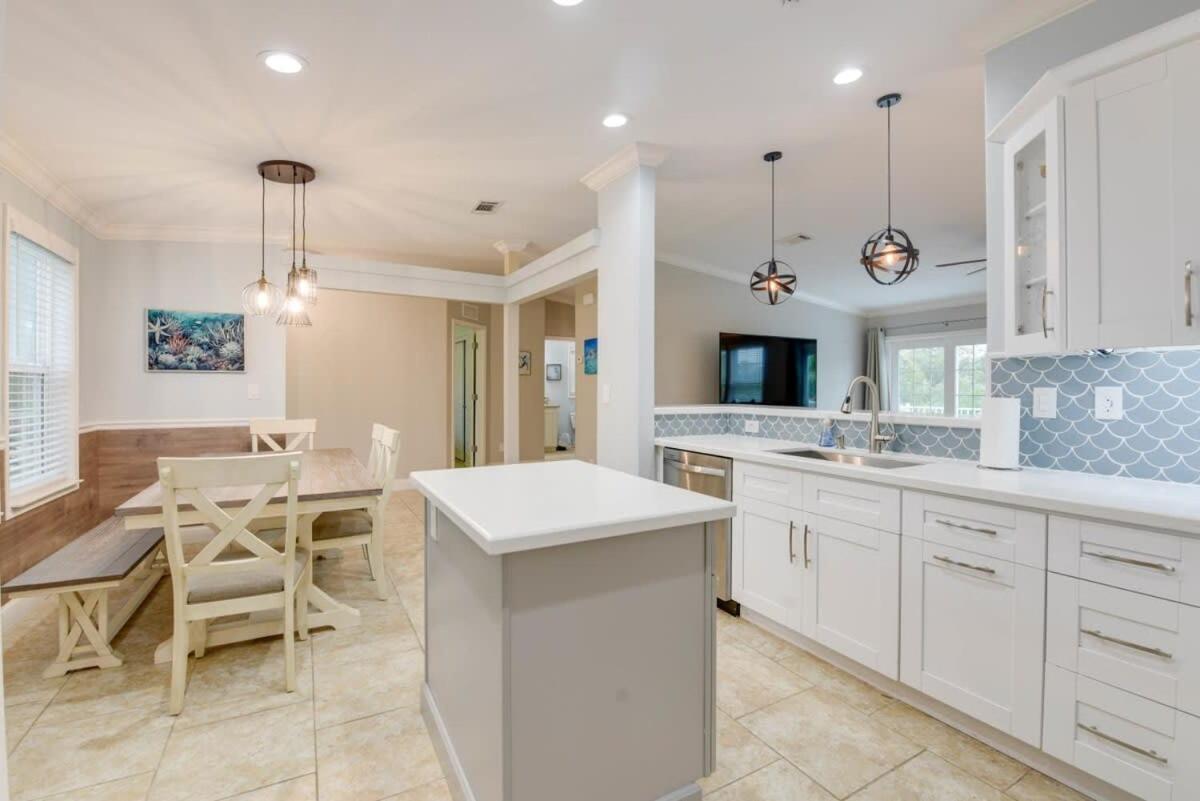 Loggerhead Lagoon - Modern Waterfront Home Pirates Cove Exterior foto
